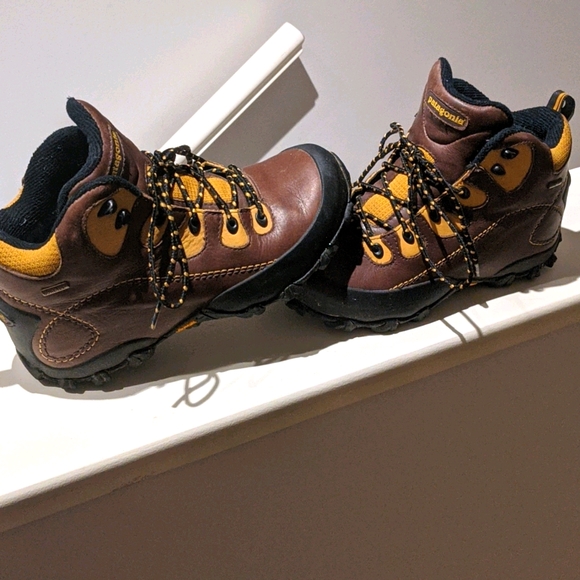 Patagonia Shoes - GUC: Women's Patagonia hiking boots